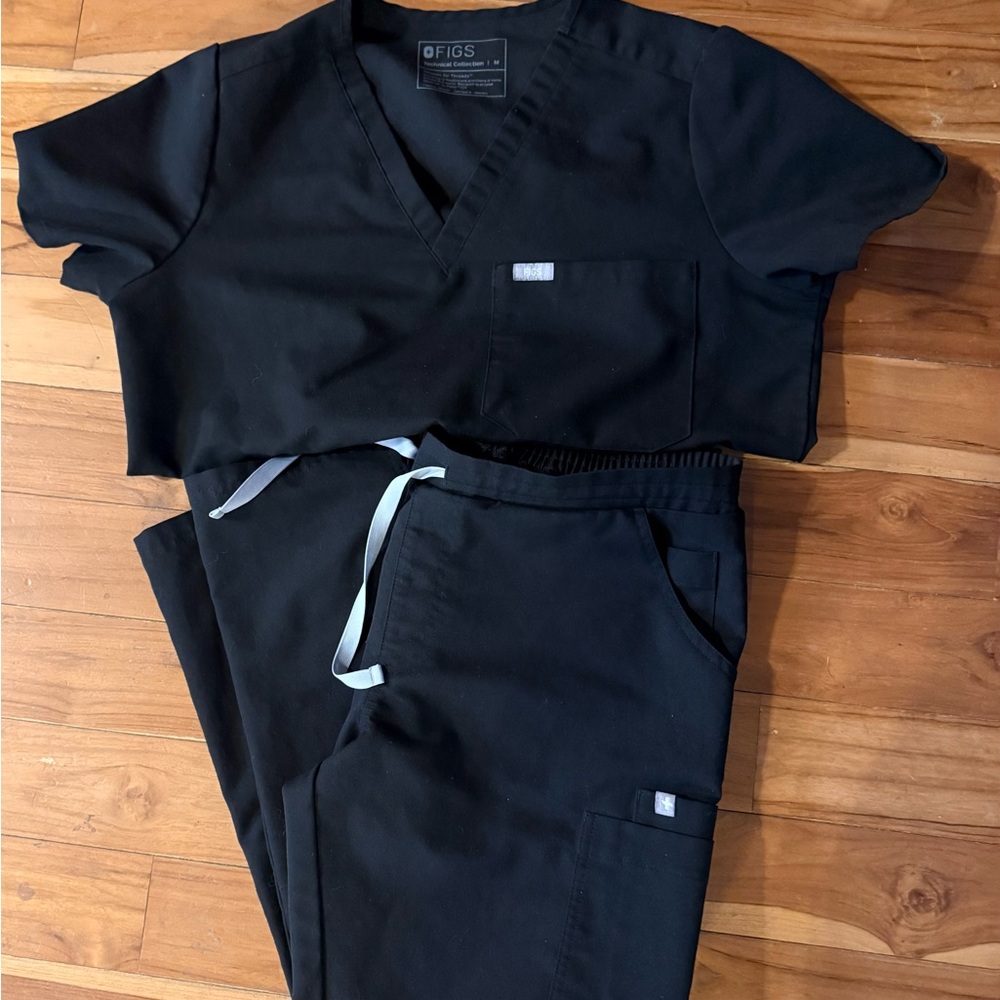 Figs Black Scrub Set & Extra Pants